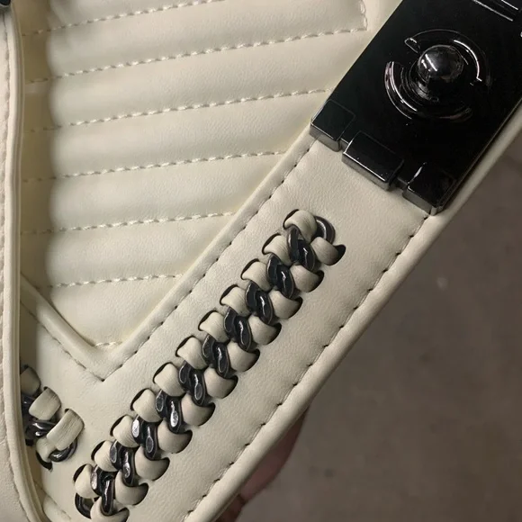 Chevron Quilted Detail with Buckle Closure Chain Strap Shoulder Bag in White - Picture 4 of 9